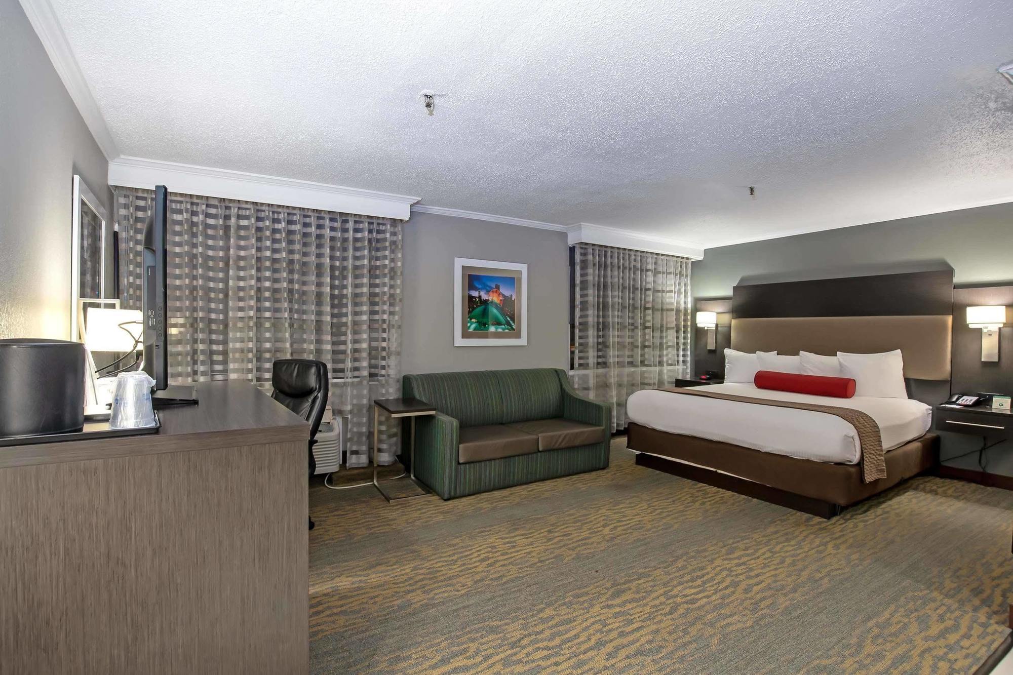 King Suite Sofa Bed Walk Shower Non-Smoking