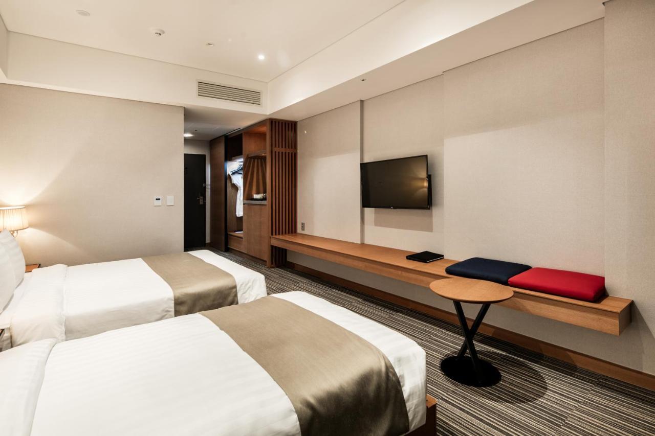 Standard Twin Room 2 Coffee