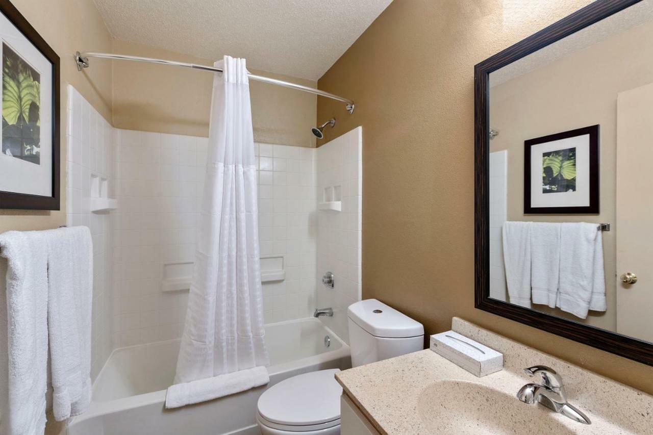 1 Queen Bed | Mob Acc Tub Ste Nsmk Sb Micfri