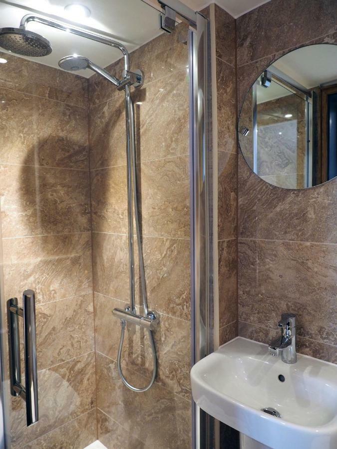 Single Room Private Bathroom