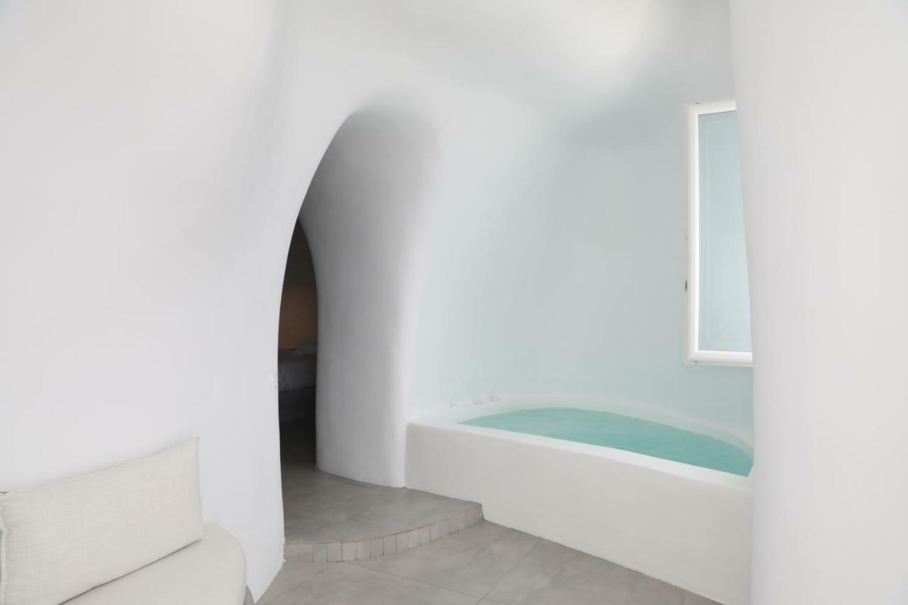 Cave Suite Caldera View Hot Tub