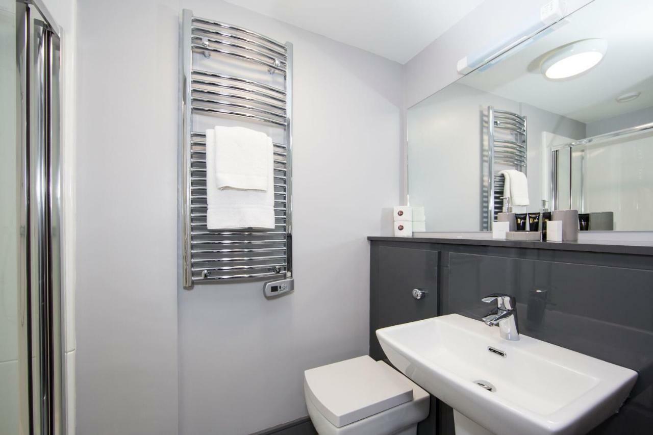 Comfort Triple Room Shower