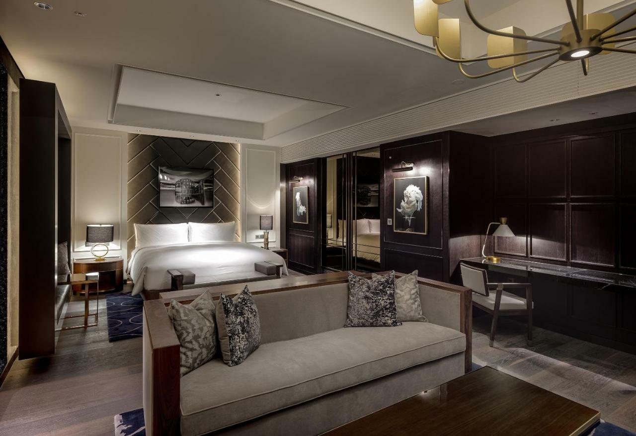 Deluxe Suite Adults Only Cimer & Wonder Box is available stays