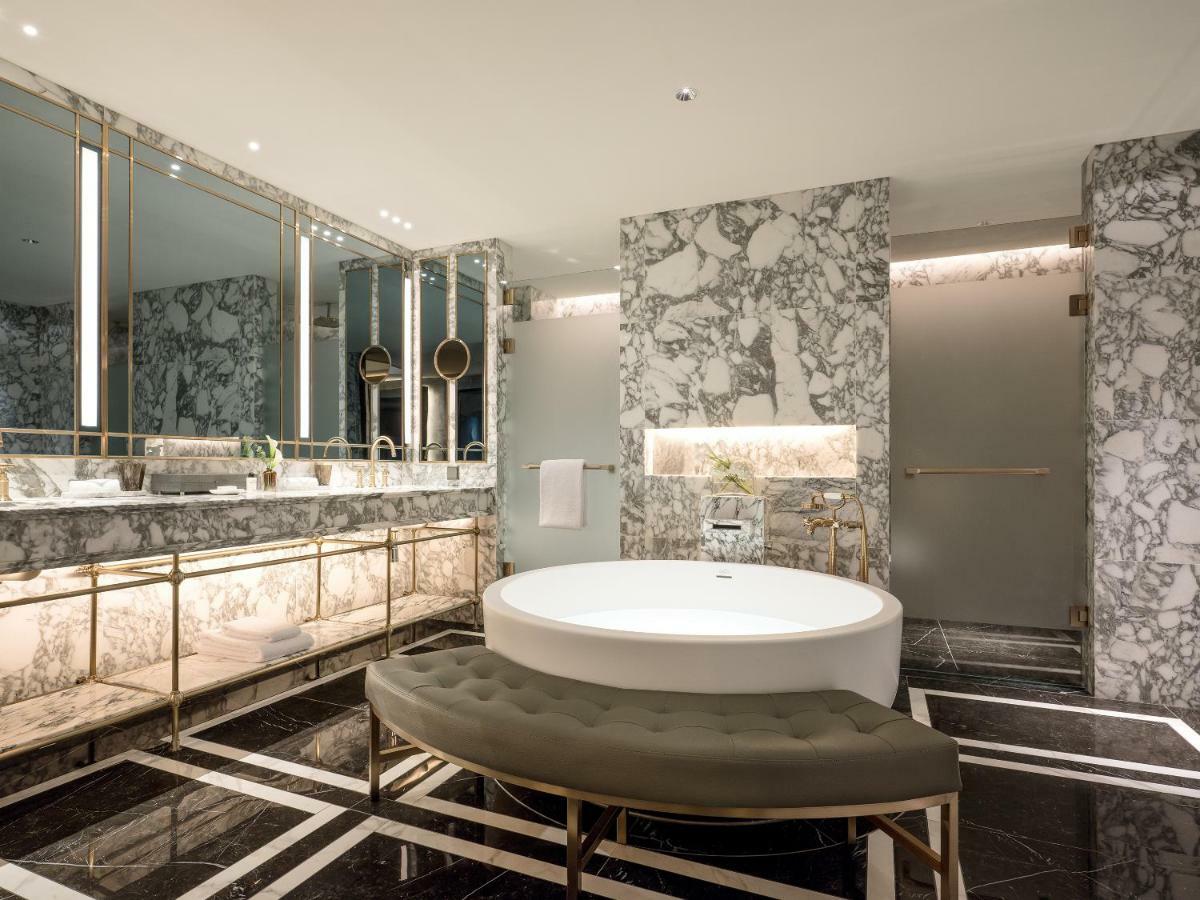 Deluxe Suite Adults Only Cimer & Wonder Box is available stays