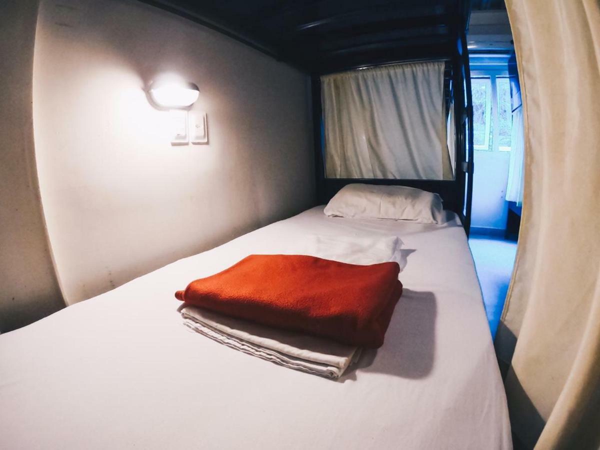 Single Bed 6-Bed Dormitory Room