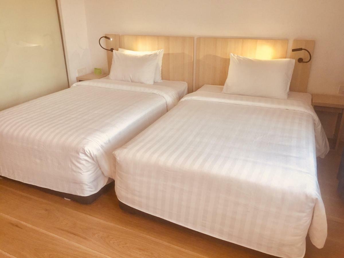 Premier Deluxe Parkview Room