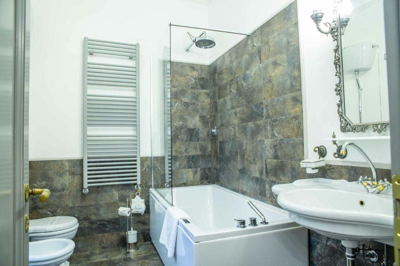 Suite with Spa Bath