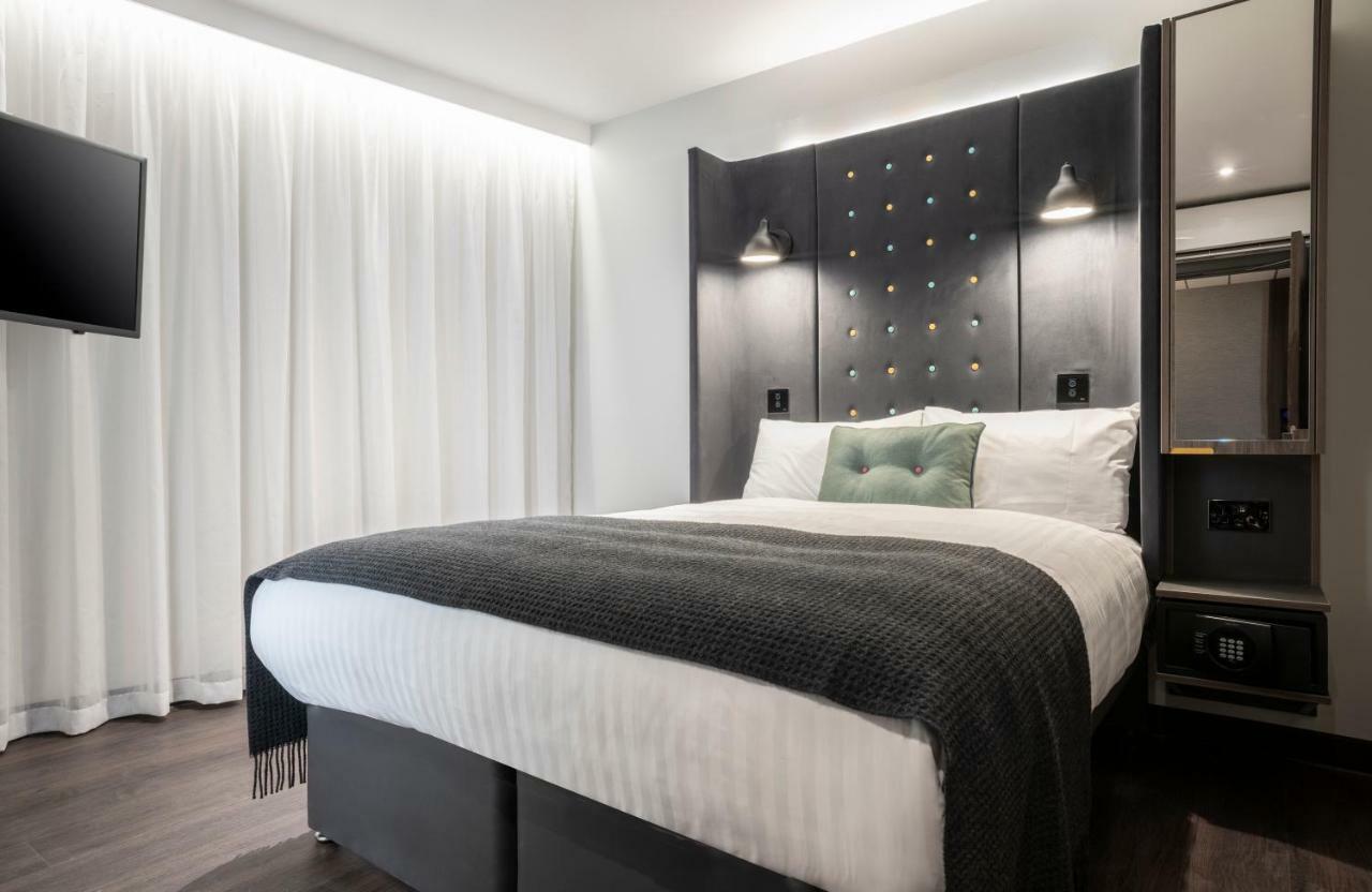 Cosy Double Without Window