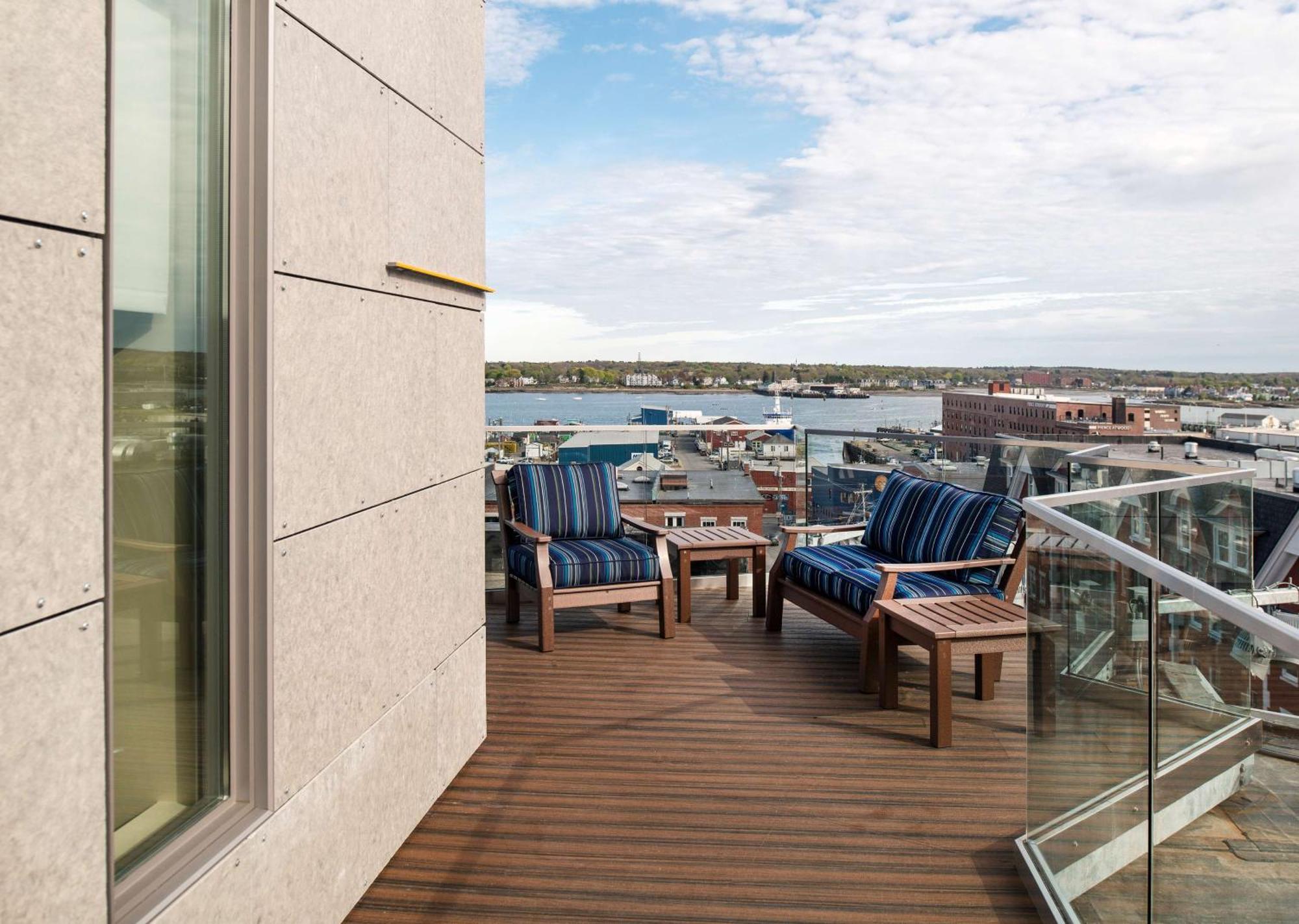 King Room with Balcony and Peaks Island View