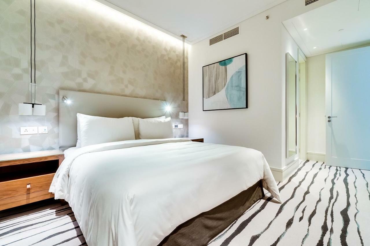 One Bedroom Apartment Canal View
