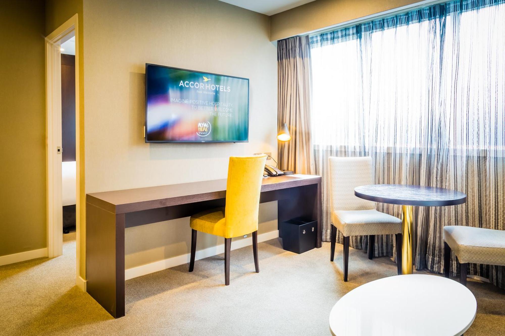 Deluxe Apartment with One King Bed