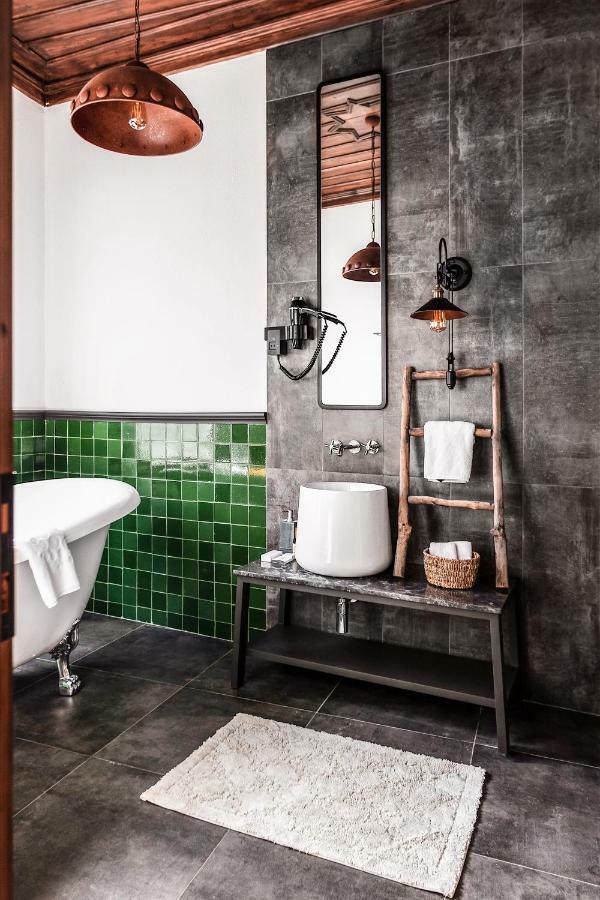 Romantic Room with Bathtub,828400184:JPEG