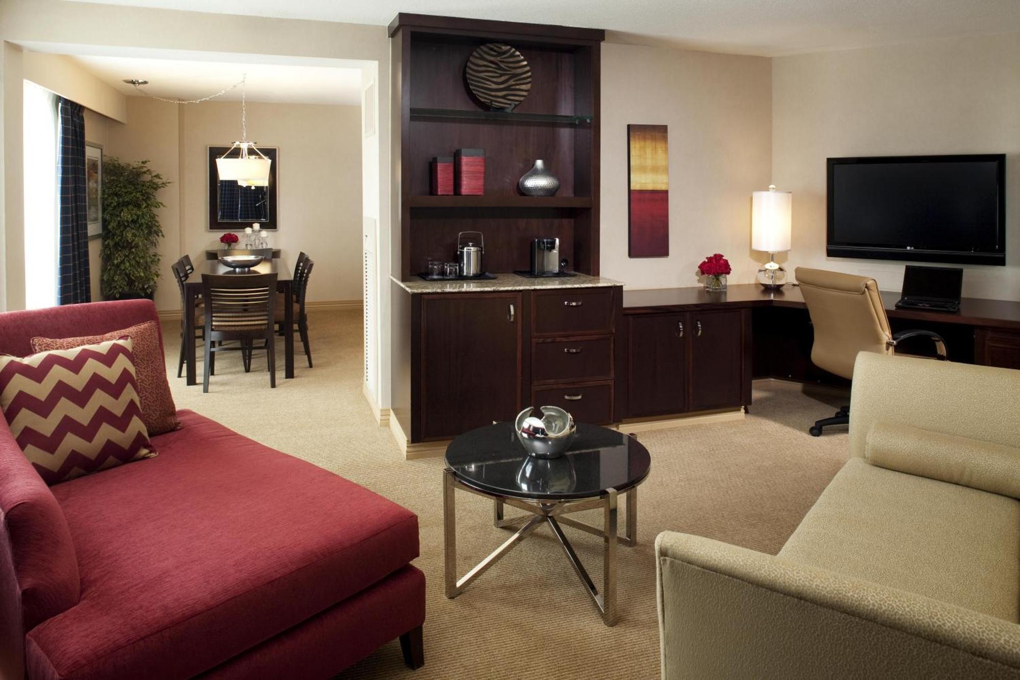Club level, 1 Bedroom Executive Suite, 1 King or 2 Queen
