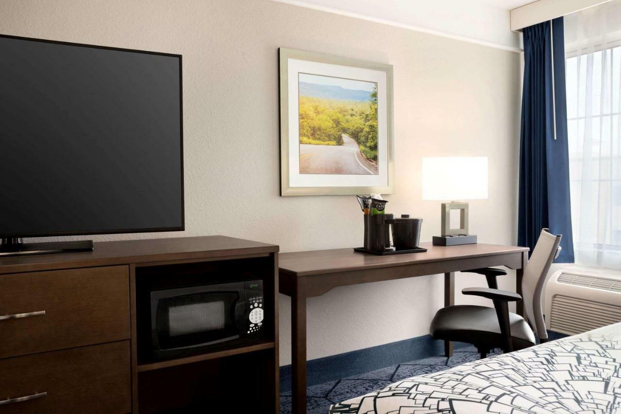 Deluxe Queen Room with Two Queen Beds