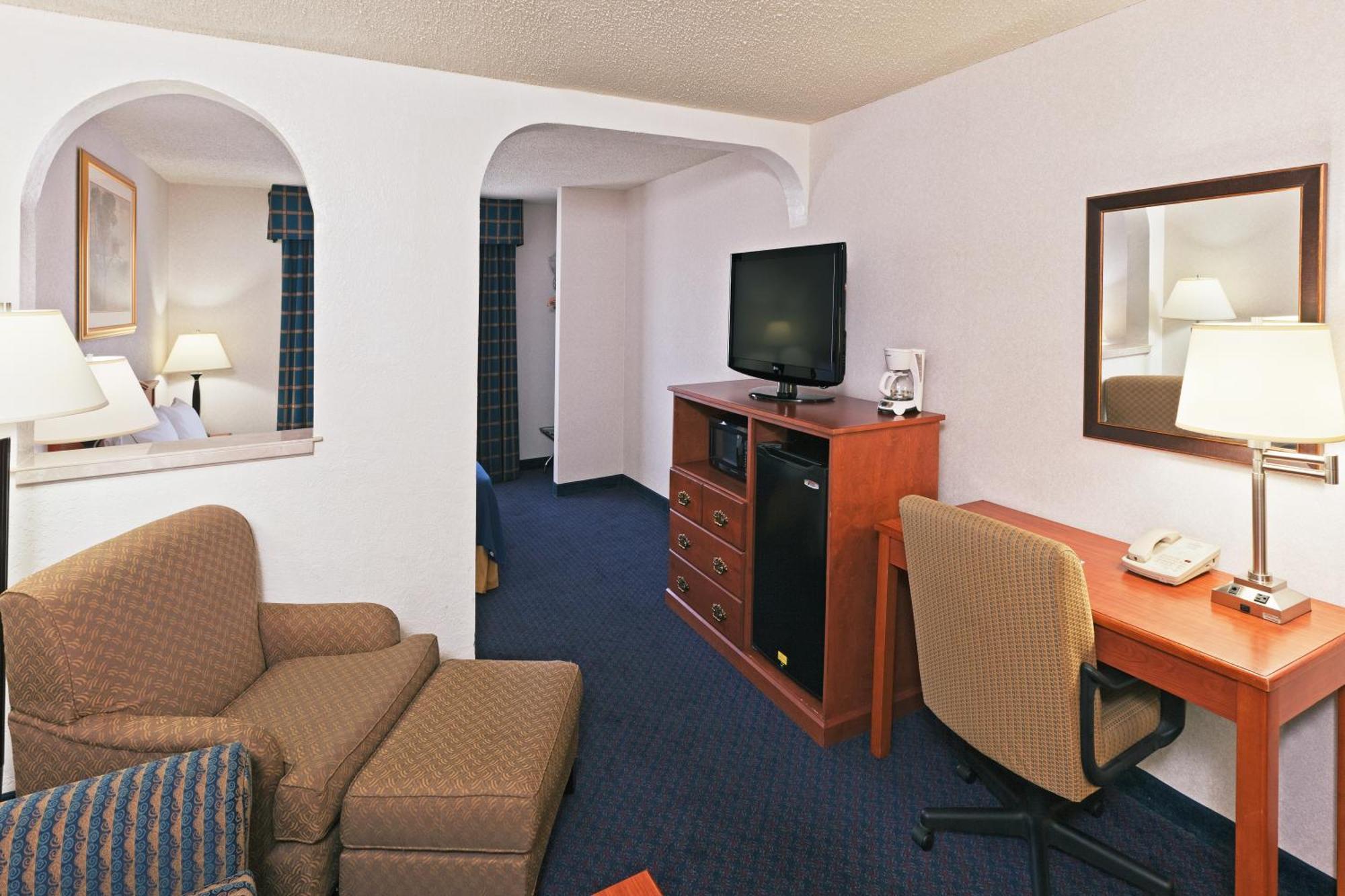 Deluxe King Studio Suite Non-Smoking
