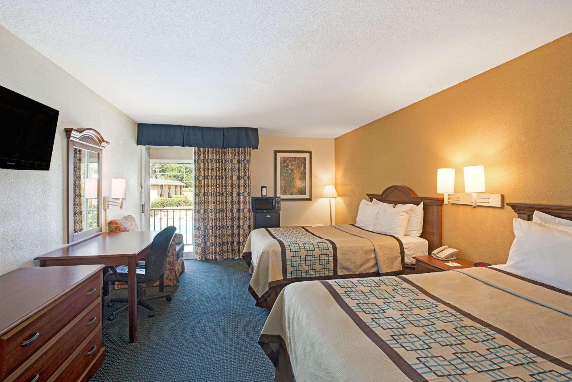 Deluxe Double Room with Two Double Beds - Non-Smoking,842268128:JPEG
