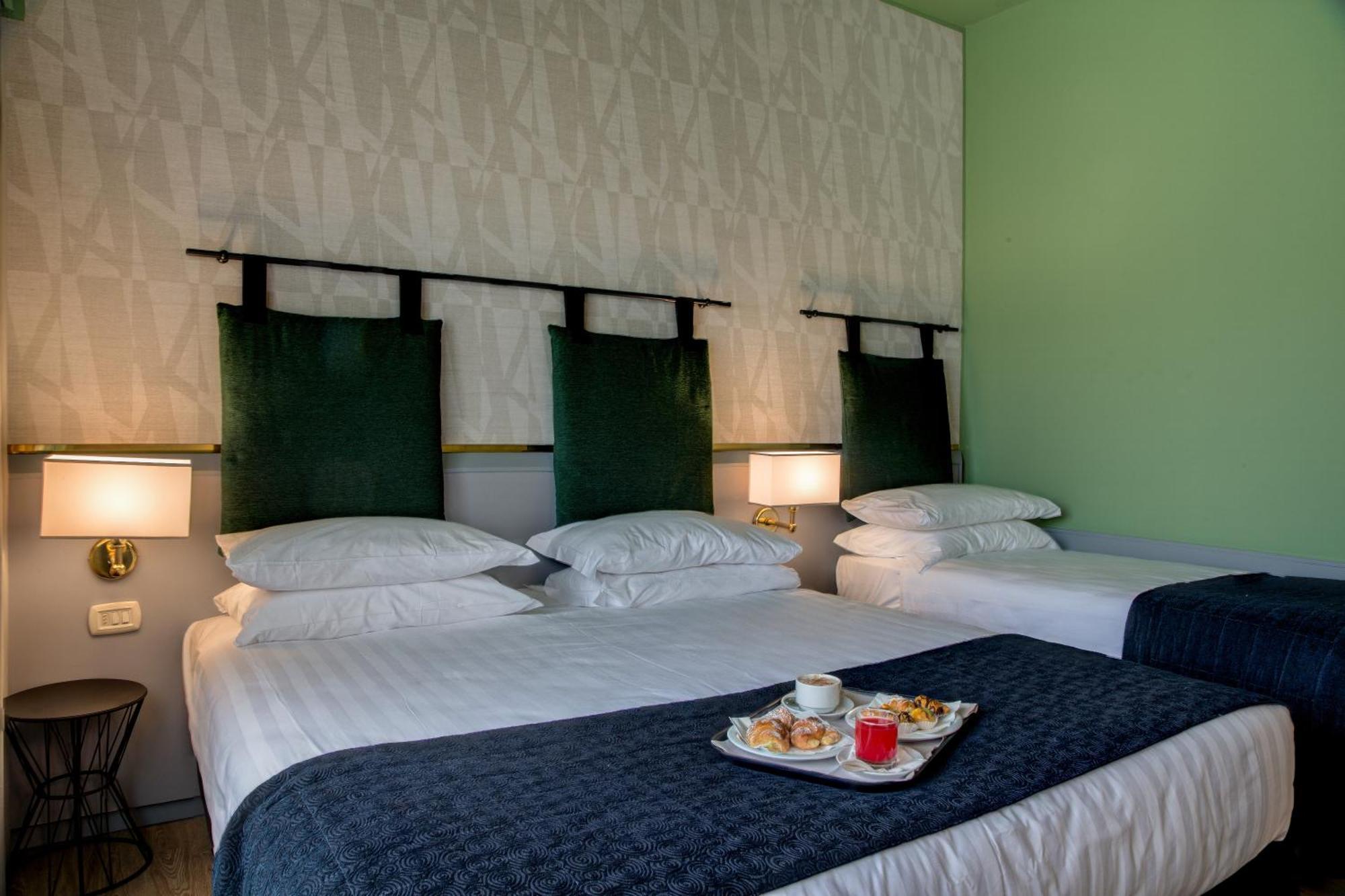 Classic Queen Room with Single Bed