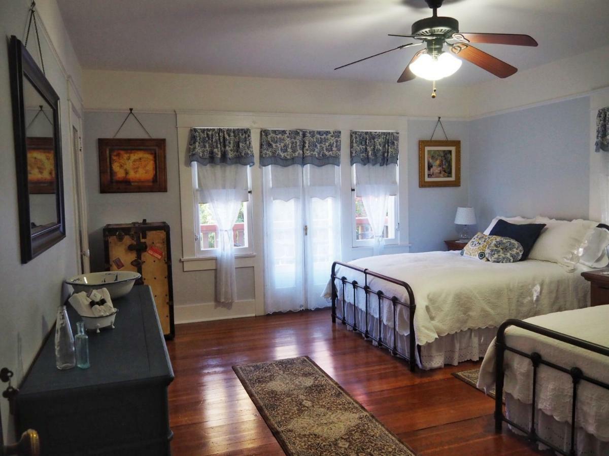 Deluxe Queen Room Two Queen Beds