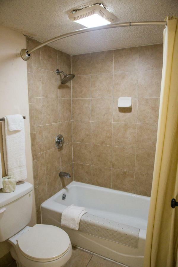 Single King Smoking Guestroom