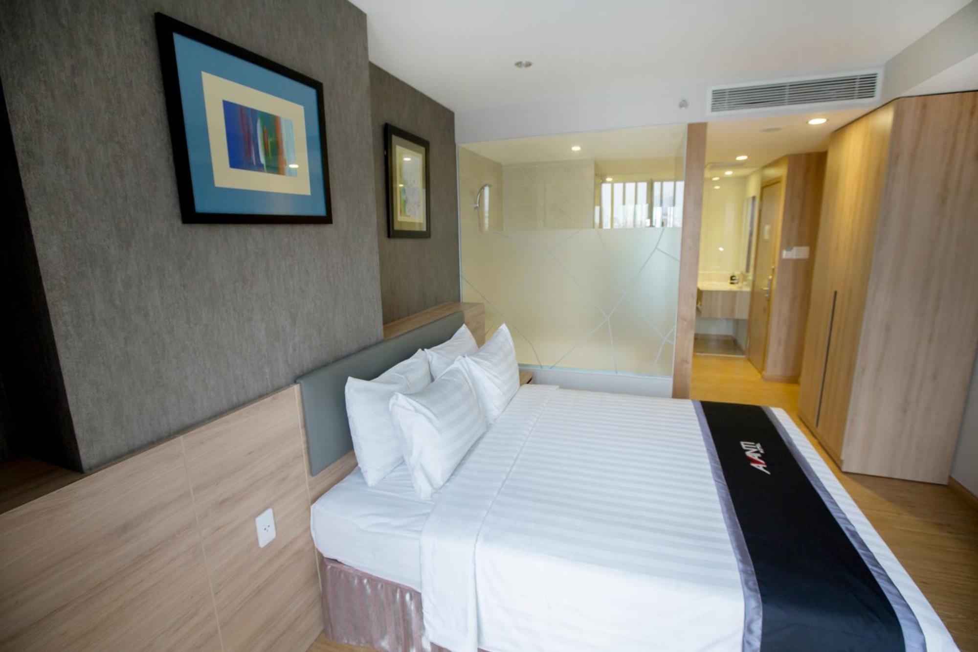 Premier Double Room Ben Thanh Market View