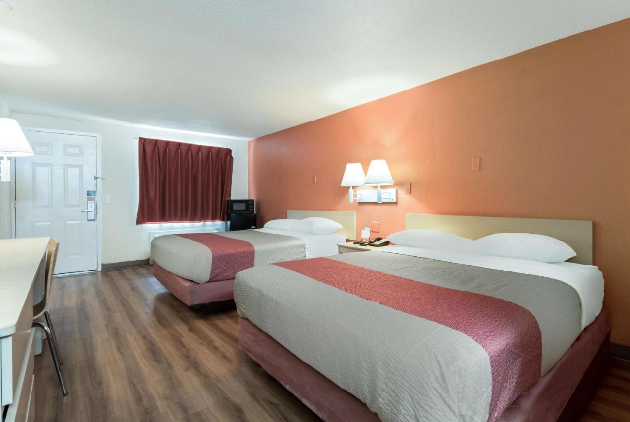 Deluxe Queen Room with Two Queen Beds - Smoking