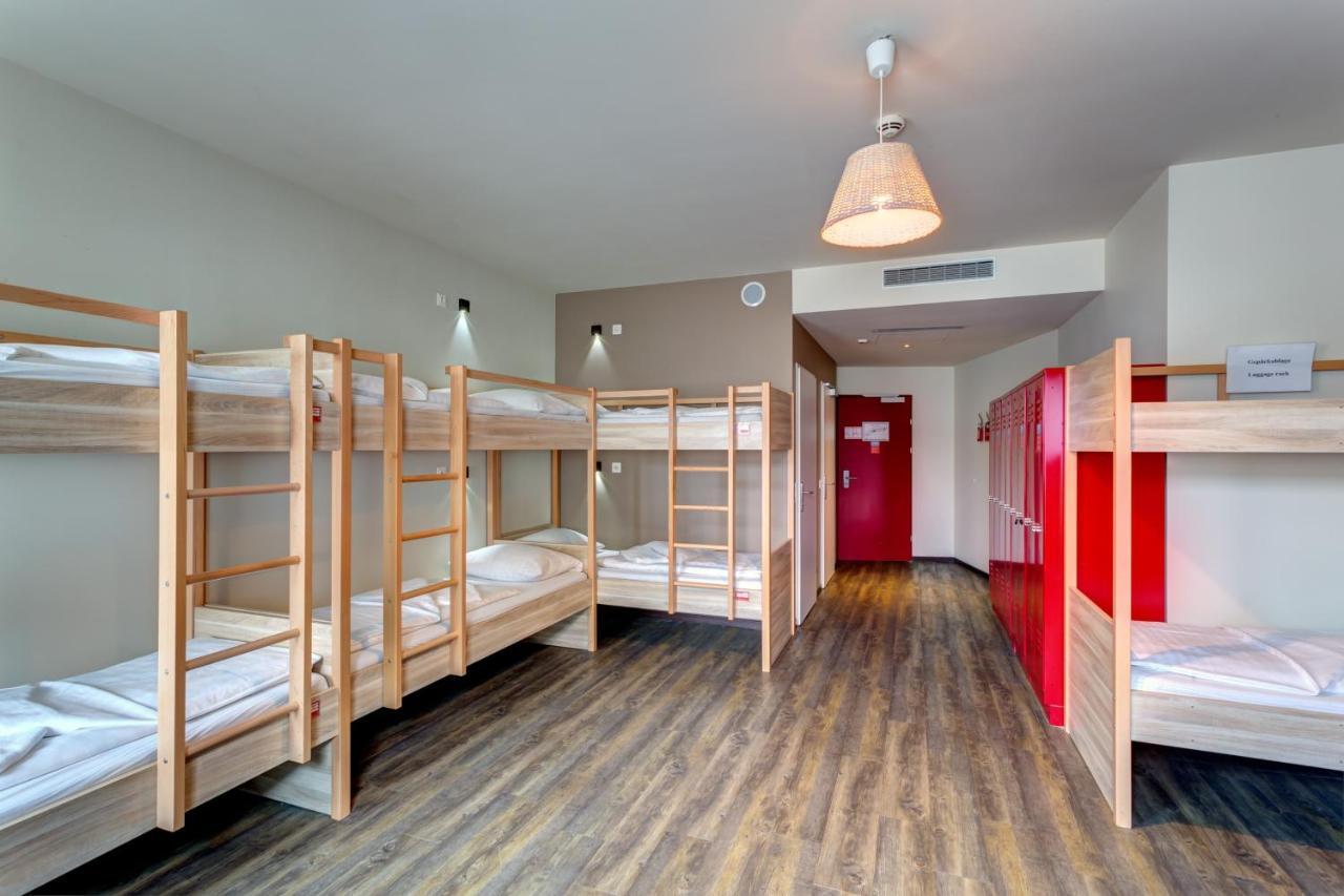 Bed 9-Bed Mixed Dormitory Room
