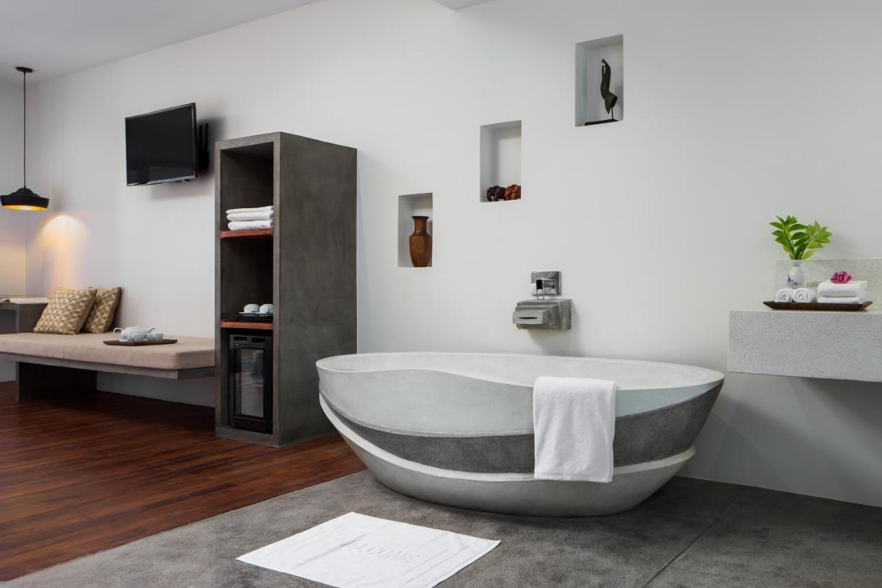 Palace Suite Room King Bed Pool View