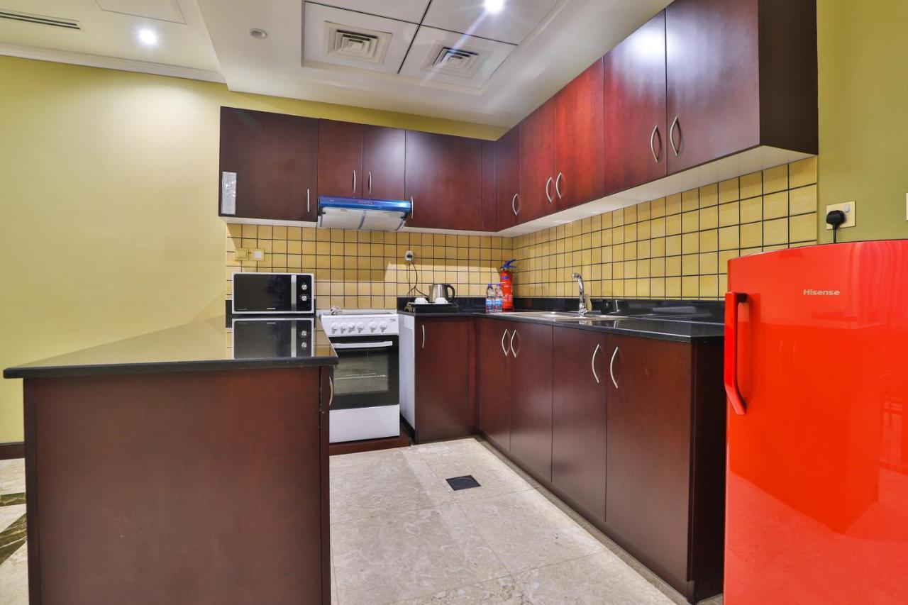 Deluxe One-Bedroom Apartment