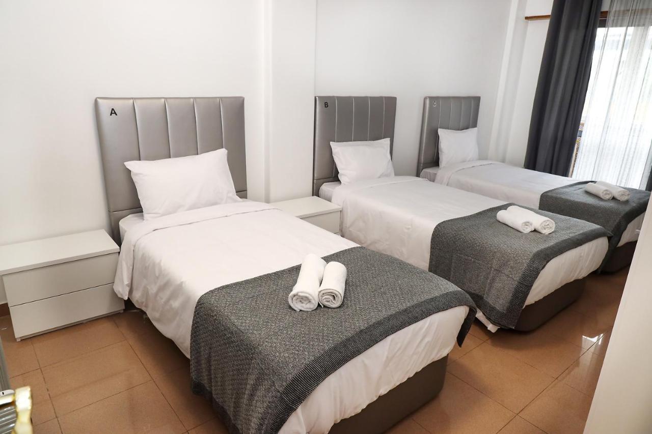 Single Bed in Mixed Dormitory Room