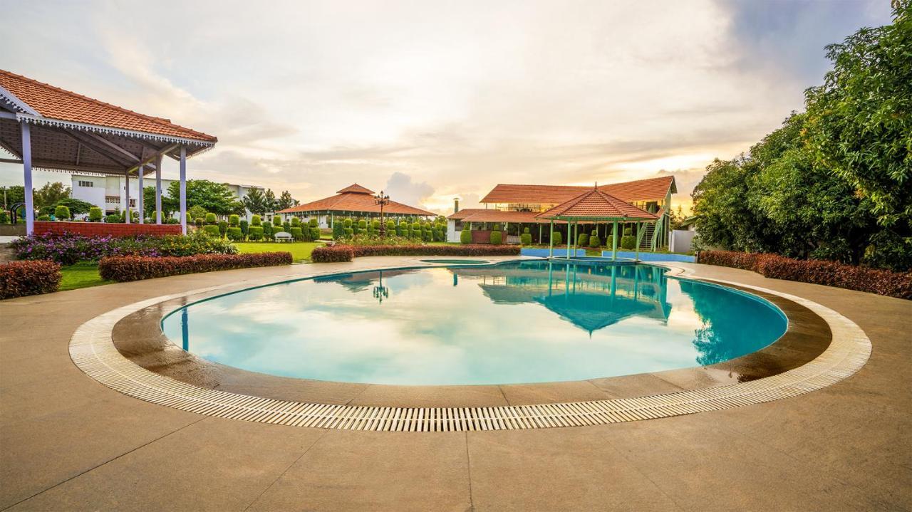 Deluxe Double or Twin Room Garden View