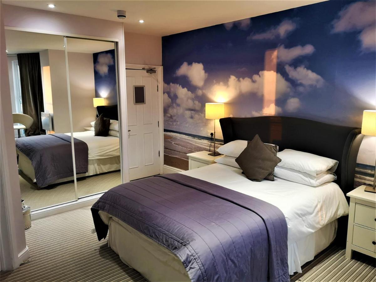 Double Room with Balcony and Sea View