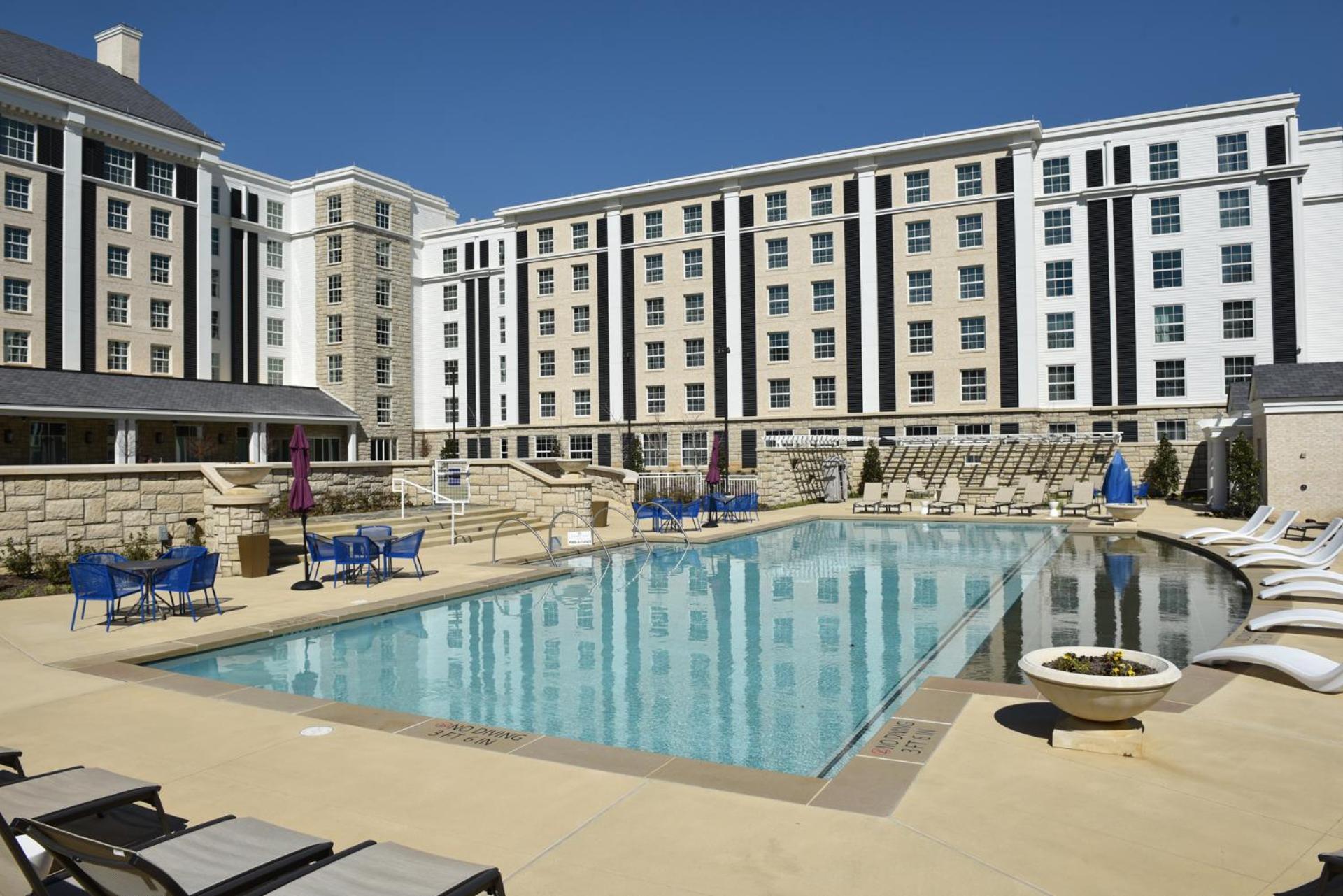 Superior King Room Courtyard View