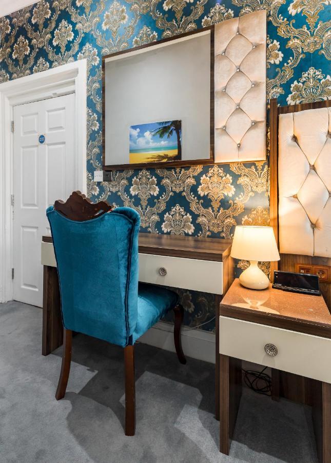 Family Room Private Bathroom