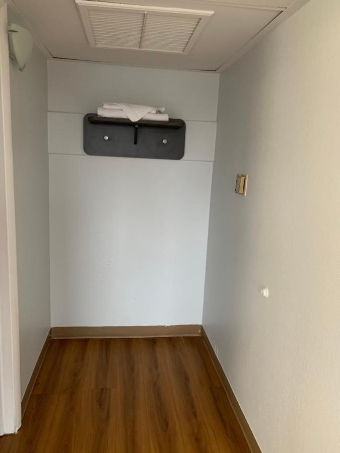 Queen Room - Non-Smoking