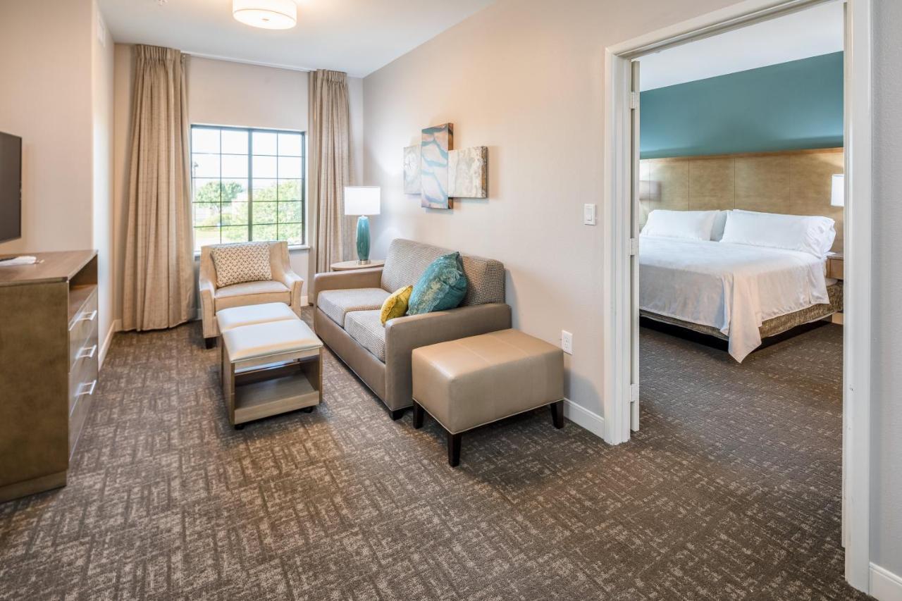 One-Bedroom Queen Suite Two Queen Beds