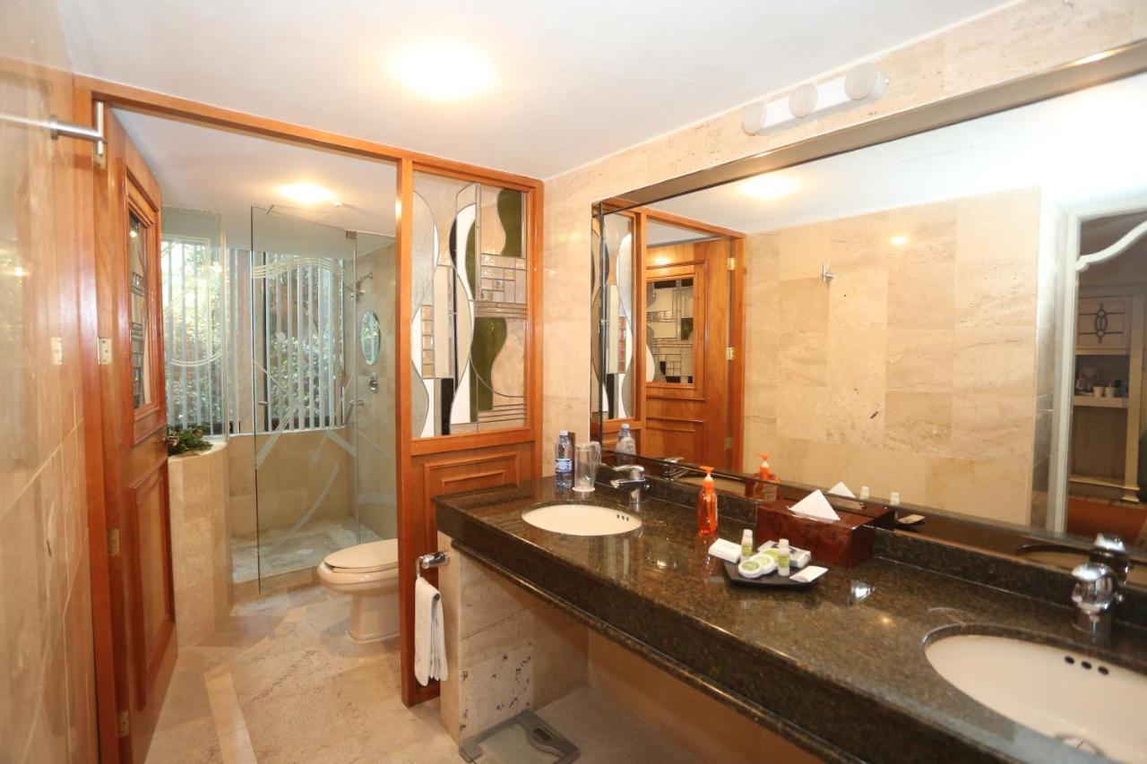 Deluxe Queen Suite