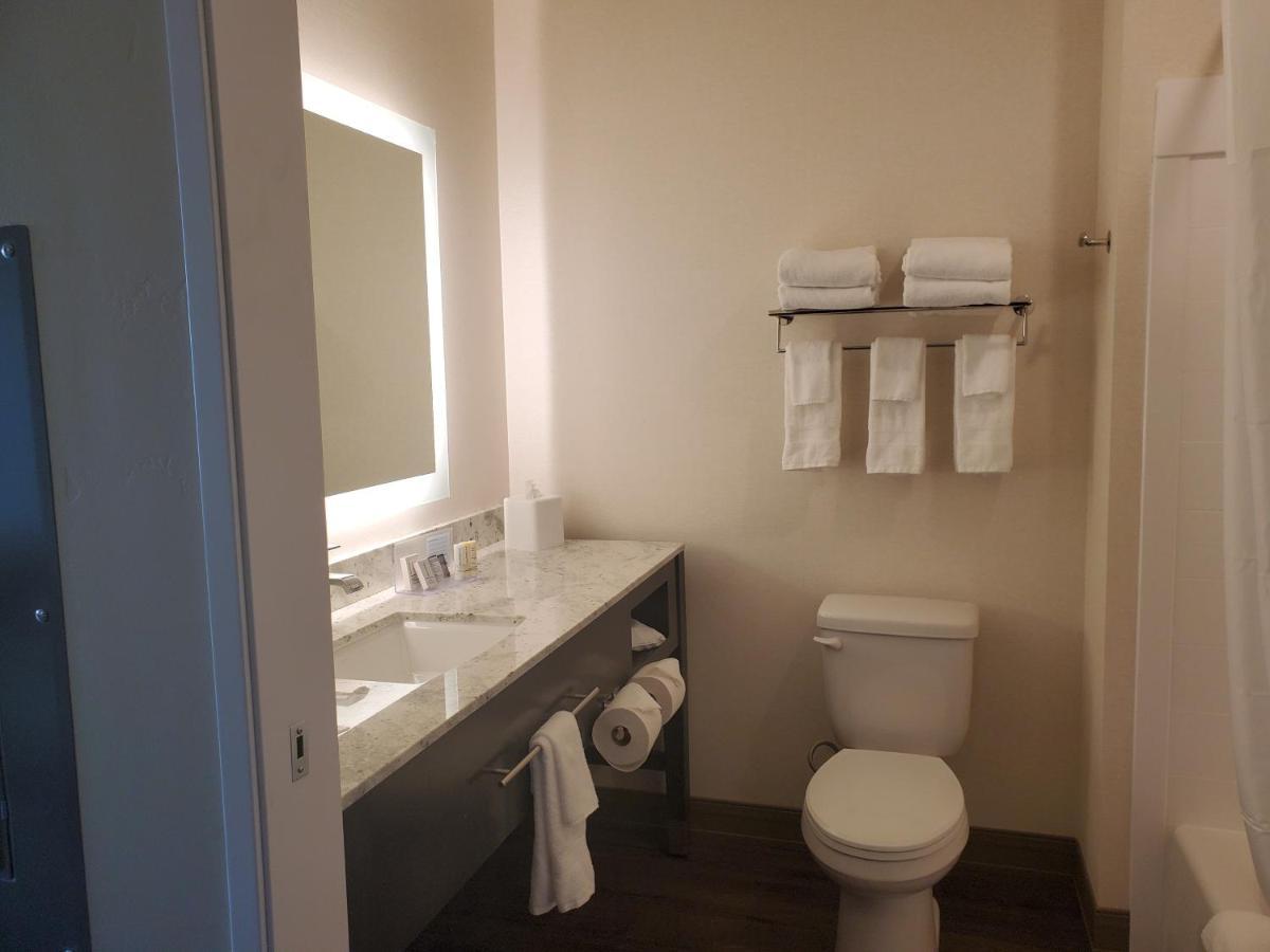 King Room - ADA Tub