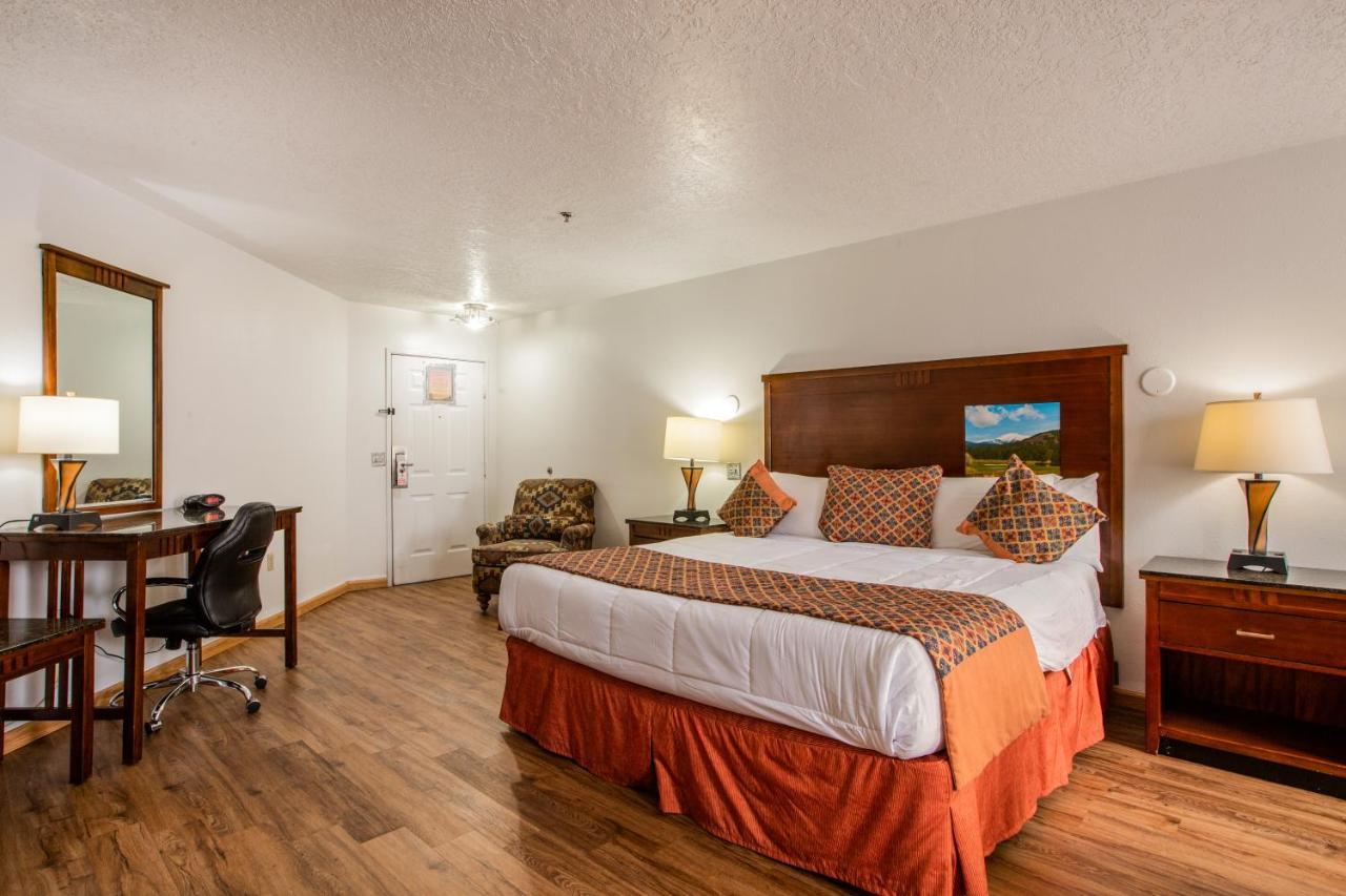 King Room with Mobility Access and Bathtub with Grab Bars, Non-Smoking