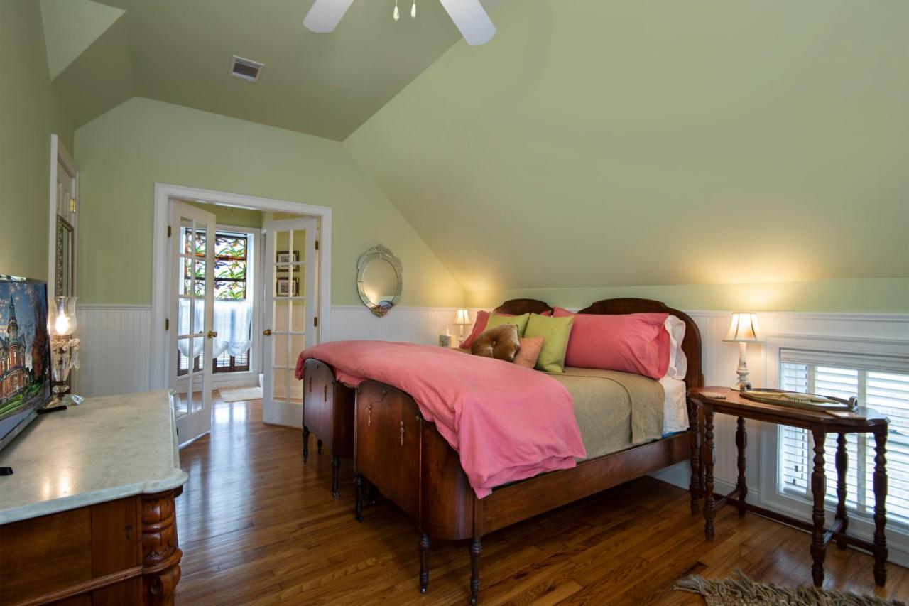 Victoria's Garden Suite