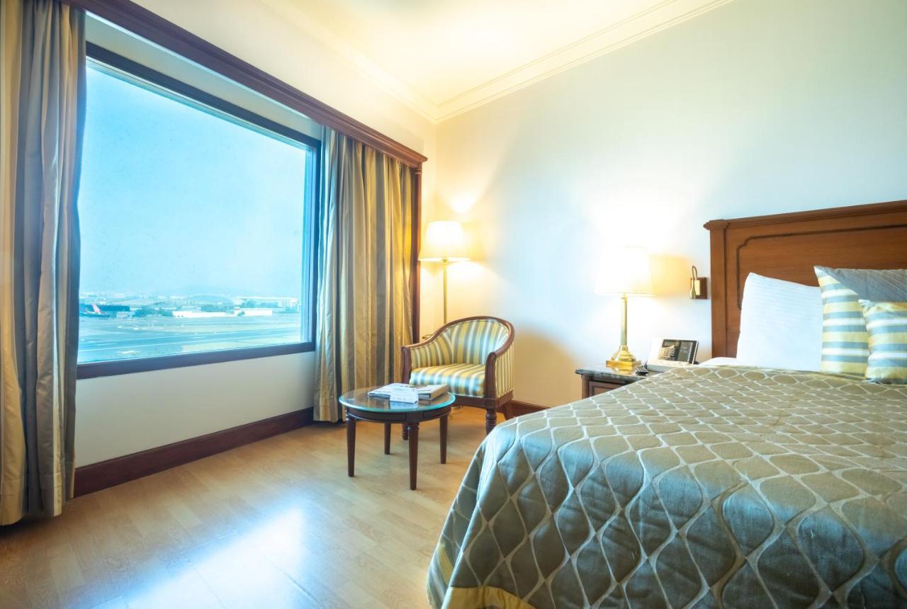 Club Room King Bed Complimentary Airport Drop to T1 only Happy Hours