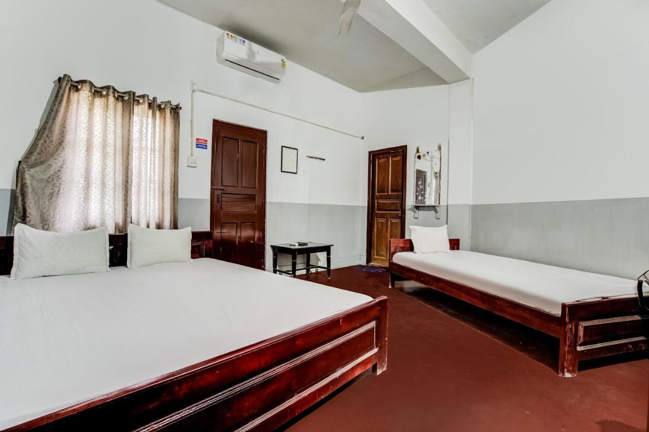 Basic Triple Room with Shared Bathroom
