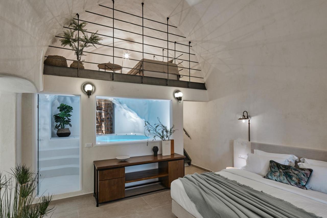 Deluxe Queen Suite Indoor Hot-Tub