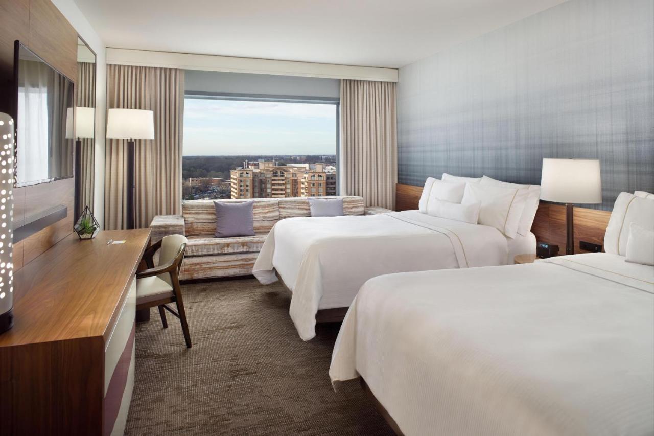 Guest room, 2 Double, City view, High floor