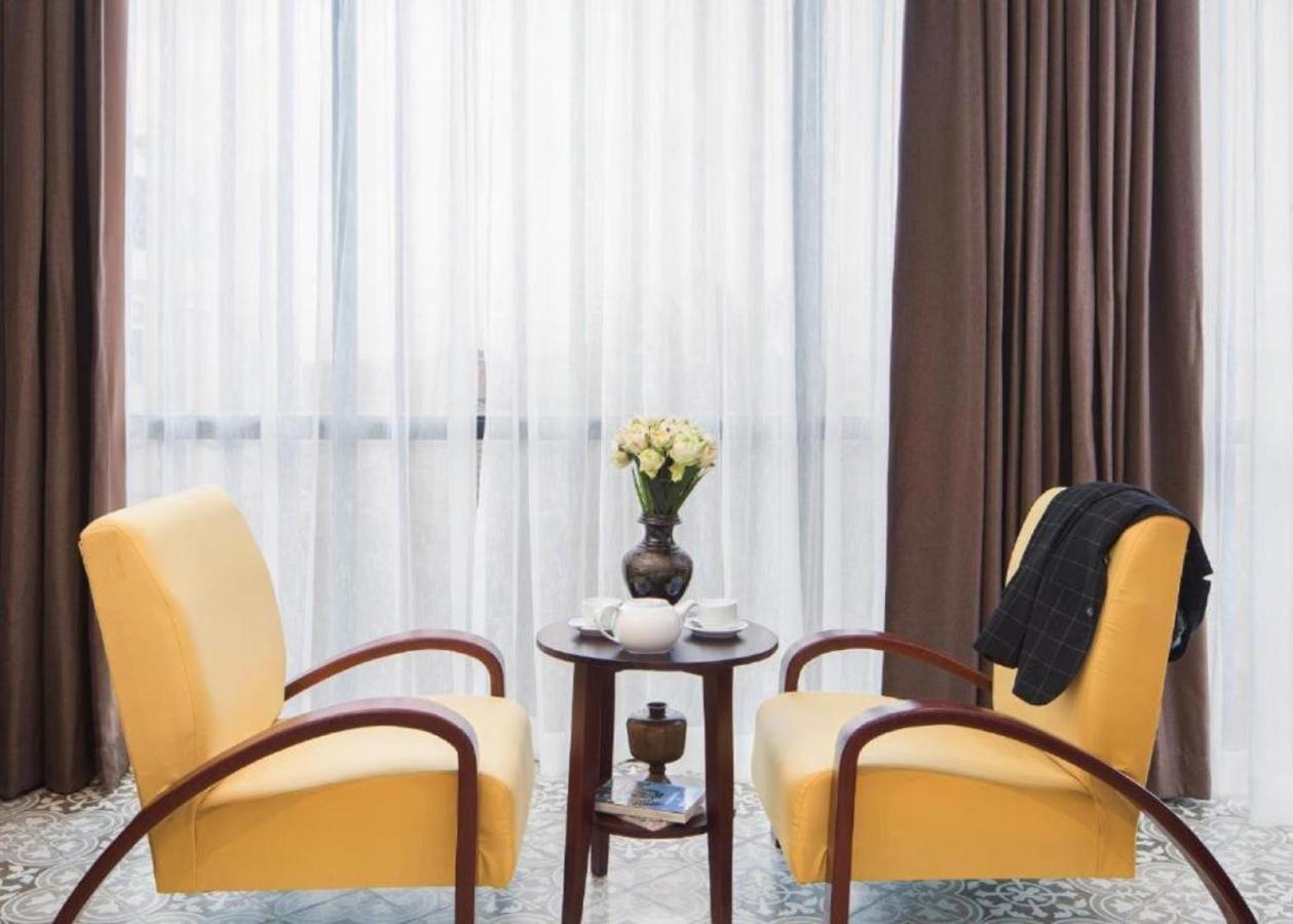 King Room Sofa Urban View
