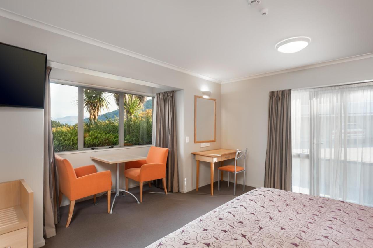 Lake View Studio with Spa Bath,994045624:JPEG