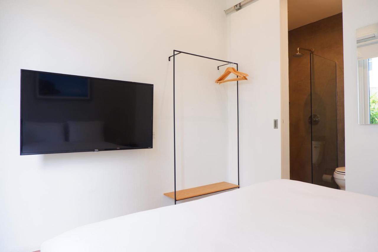Mare 20 Single Queen Room