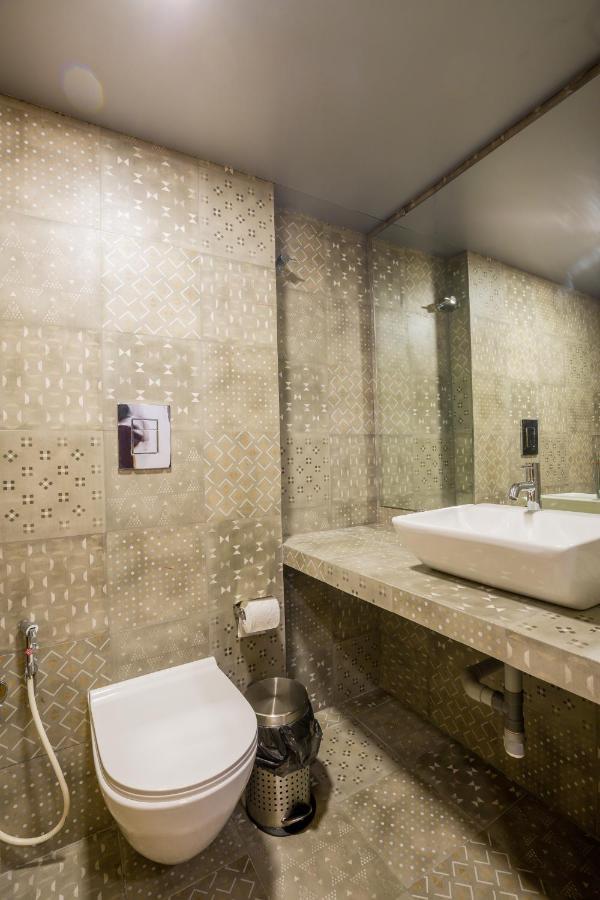 Deluxe Double Room Shower