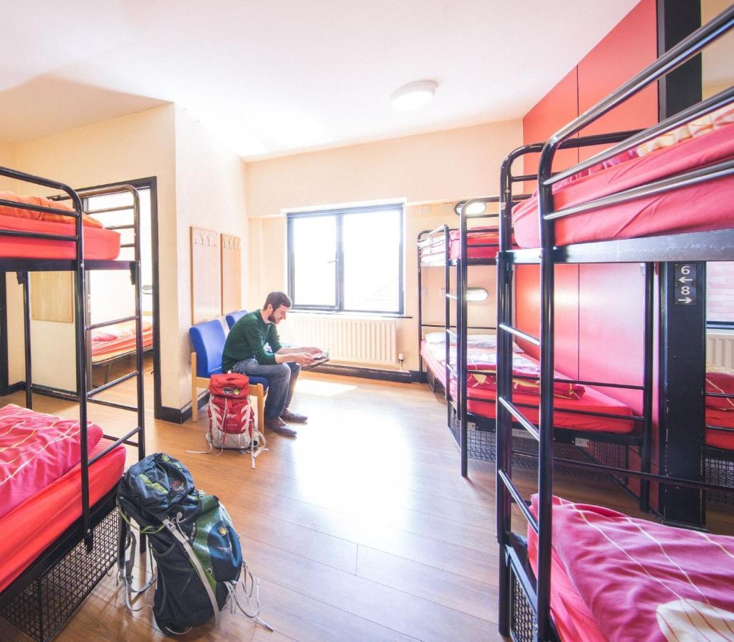 Bed 17-Bed Male Dormitory Room