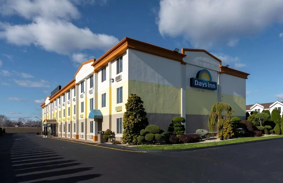Days Inn By Wyndham Hartford/Closest Downtown-1