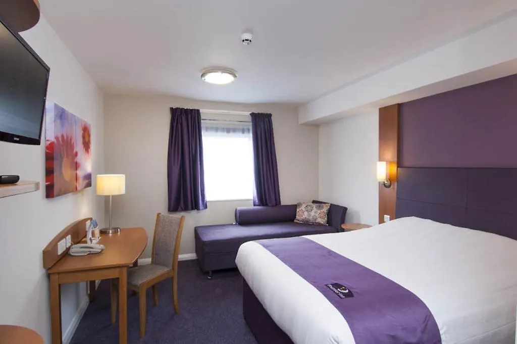Premier Inn Edinburgh Princes Street-1